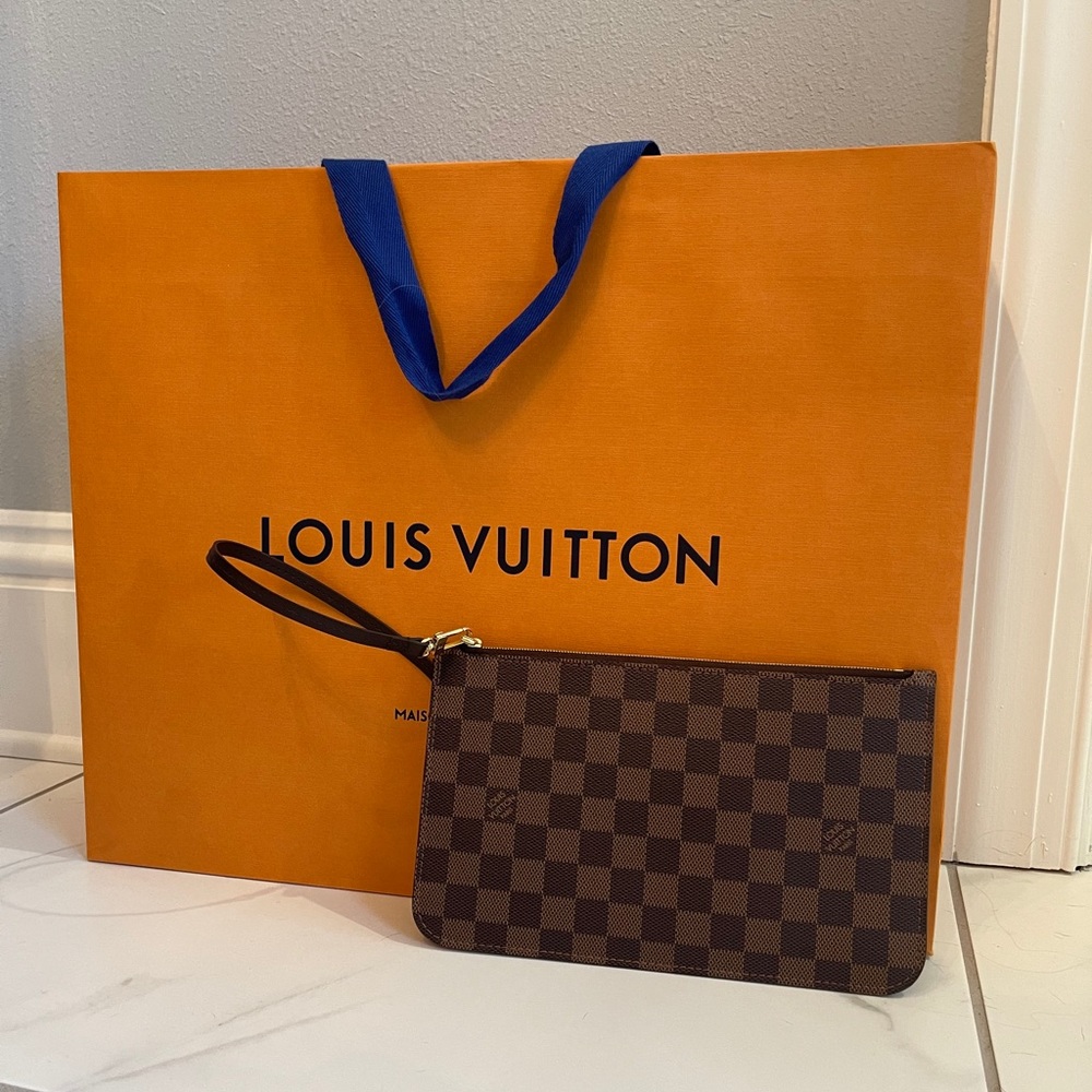 NWT Louis Vuitton Neverfull Wristlet